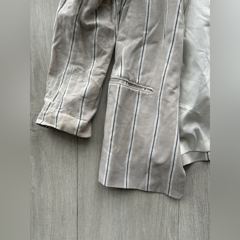 H&M Cream and White Vertical-Stripe Blazer - Picture 8 of 9